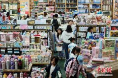 昆明开学倒计时 学习用品销售走俏